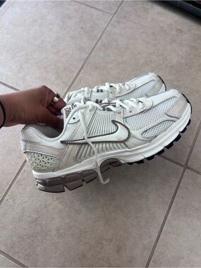 Nike Vomero 5 Sneakers